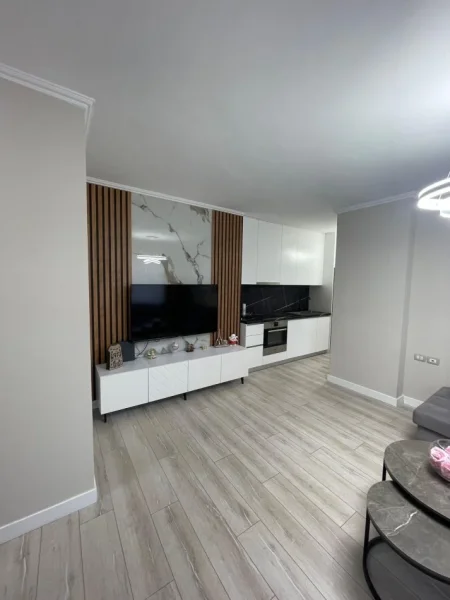 Tirane, jepet me qera apartament 1+1 Kati 4,