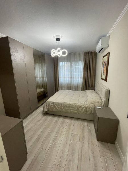 Tirane, jepet me qera apartament 1+1 Kati 4, 