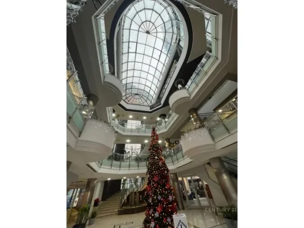 Tirane, jepet me qera ambjent biznesi Kati 2, 29 m² 500 € (Kullat Binjake)