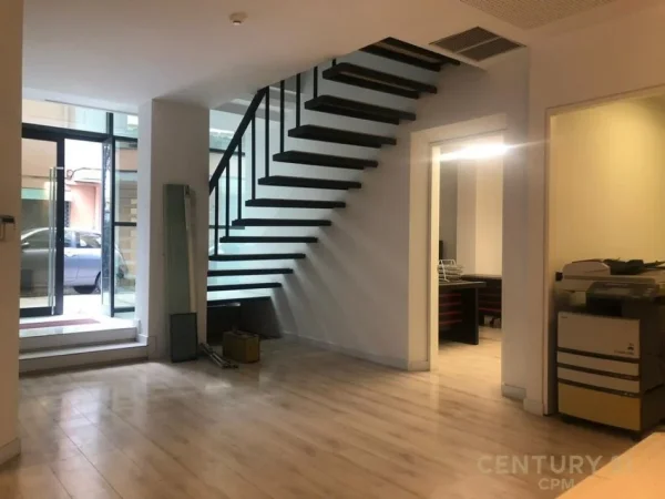 Tirane, jepet me qera ambjent biznesi Kati 0, 200 m² 1.400 € (Kodra e Diellit)