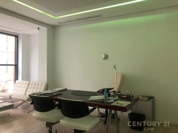 Tirane, jepet me qera ambjent biznesi Kati 0, 200 m² 1.400 € (Kodra e Diellit)
