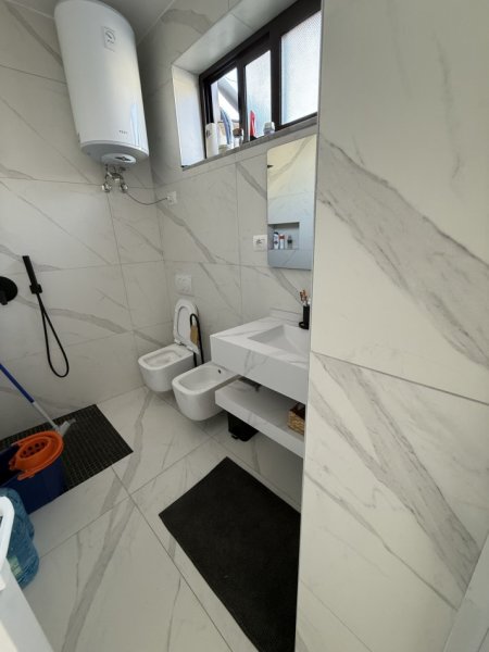 Tirane, jepet me qera Vile 3+1+Ballkon Kati 0, 130 m² 1.000 € 