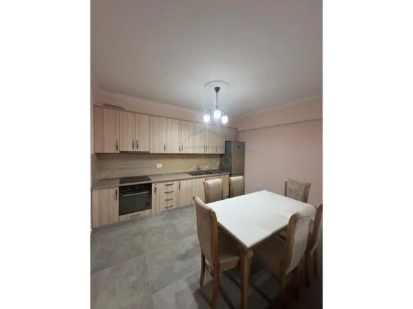 Tirane, jepet me qera apartament 1+1 Kati 5, 77 m² 500 € 