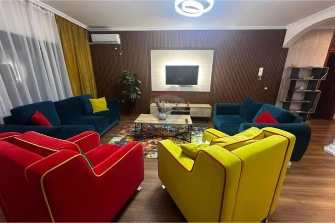 Tirane, jepet me qera apartament 2+1+Ballkon Kati 4, 
