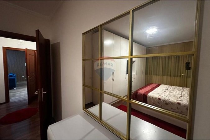 Tirane, jepet me qera apartament 2+1+Ballkon Kati 4, 