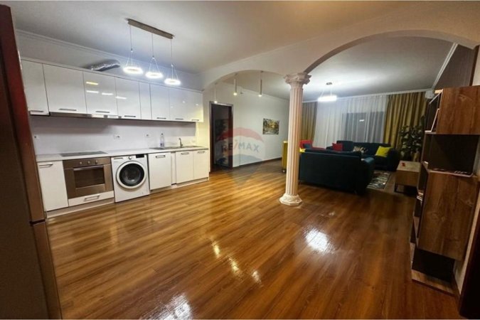 Tirane, jepet me qera apartament 2+1+Ballkon Kati 4, 
