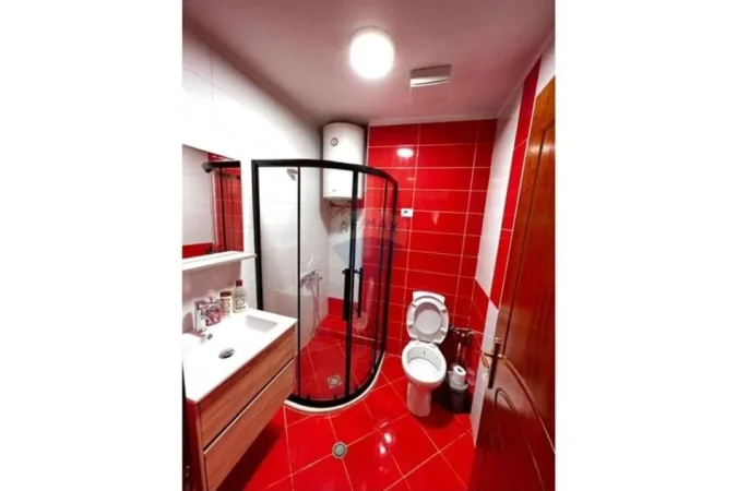 Tirane, jepet me qera apartament 2+1+Ballkon Kati 4, 