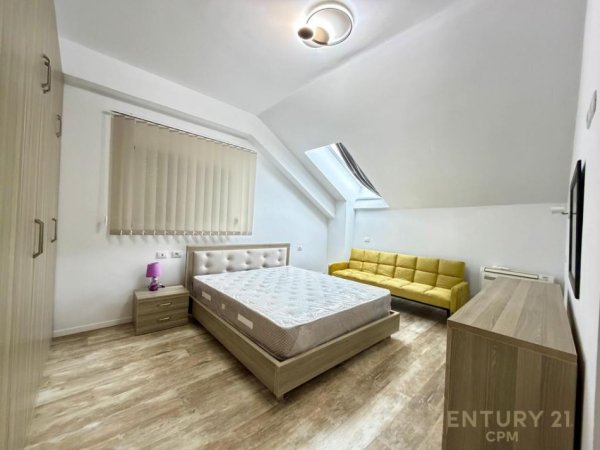 Tirane, jepet me qera apartament duplex 3+1 Kati 6, 180 m² 1.200 € (Selite)