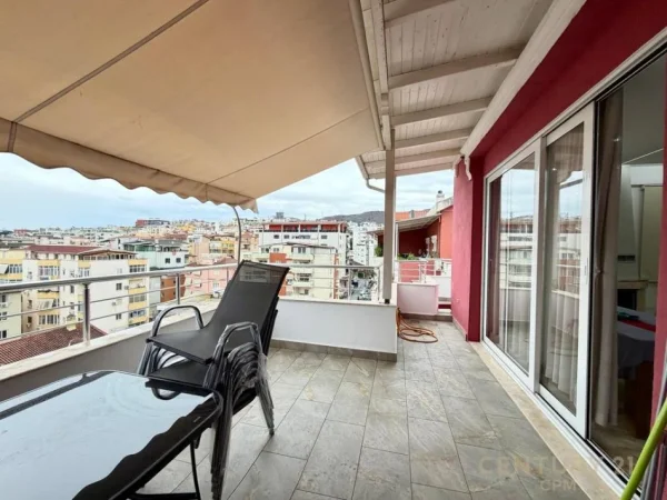 Tirane, jepet me qera apartament duplex 3+1 Kati 6, 180 m² 1.200 € (Selite)