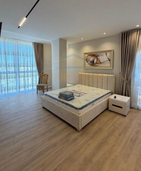 Tirane, jepet me qera apartament 2+1 Kati 10, 110 m² 1.300 € (rruga e barrikadave)