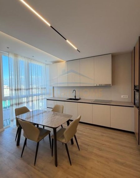 Tirane, jepet me qera apartament 2+1 Kati 10, 110 m² 1.300 € (rruga e barrikadave)