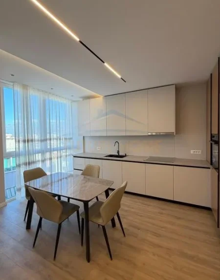 Tirane, jepet me qera apartament 2+1 Kati 10, 110 m² 1.300 € (rruga e barrikadave)