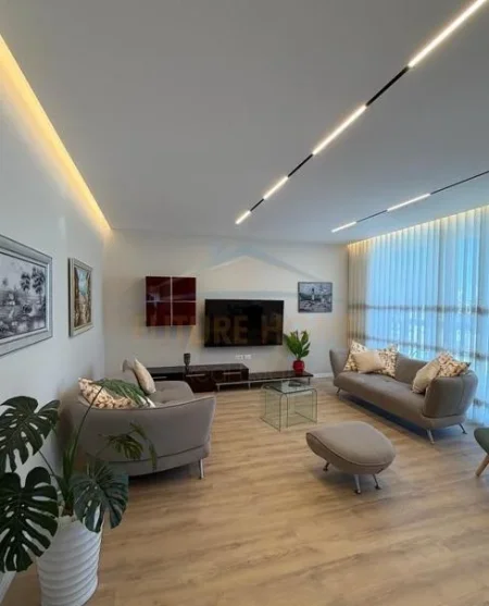 Tirane, jepet me qera apartament 2+1 Kati 10, 110 m² 1.300 € (rruga e barrikadave)