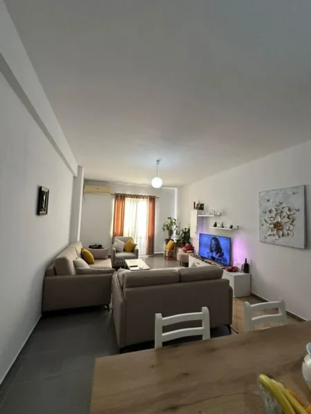 Tirane, shitet apartament 2+1+Ballkon Kati 7, 129 m² 160.000 € (Yzberisht)