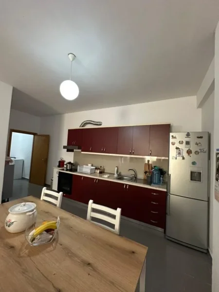 Tirane, shitet apartament 2+1+Ballkon Kati 7, 129 m² 160.000 € (Yzberisht)