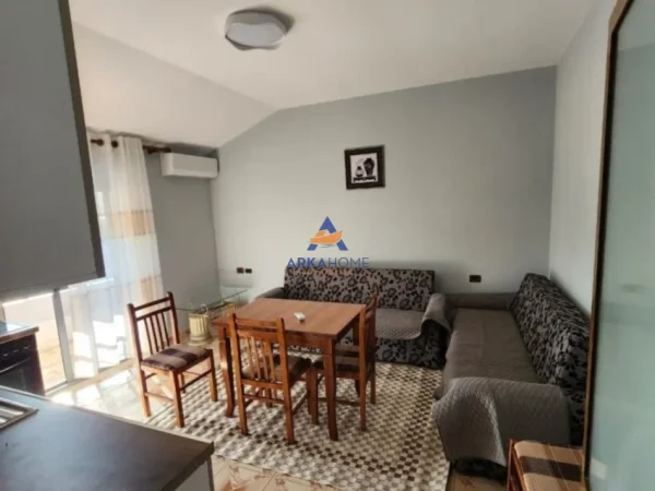 Tirane, jepet me qera apartament 2+1+Ballkon Kati 4, 80 m² 450 € 