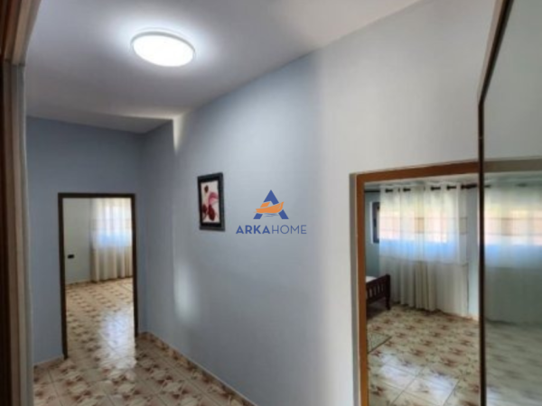 Tirane, jepet me qera apartament 2+1+Ballkon Kati 4, 80 m² 450 € 