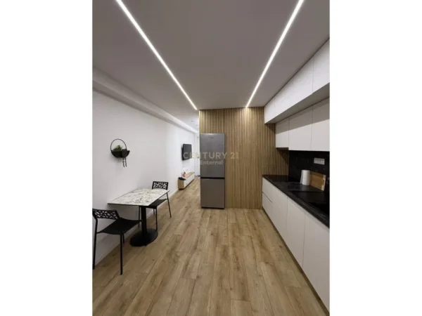 Tirane, jepet me qera apartament 1+1 Kati 0, 62 m² 550 € (21 Dhjetori)