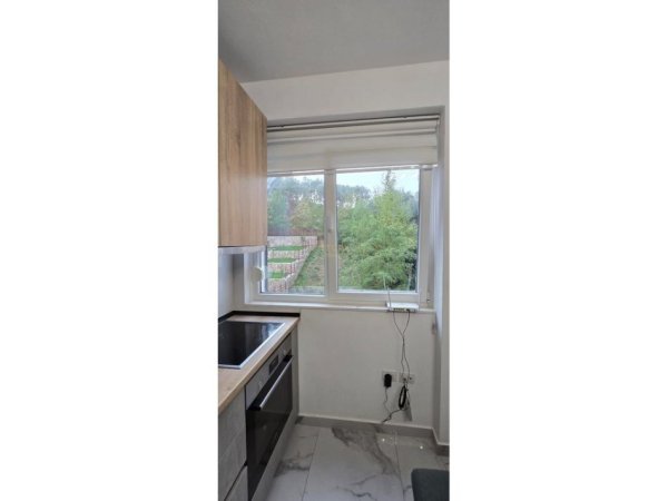Tirane, jepet me qera apartament 2+1 Kati 3, 83 m² 630 € (Liqeni Thate)
