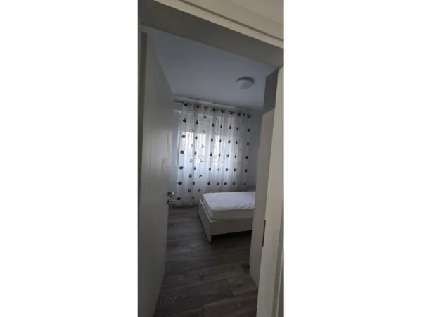 Tirane, jepet me qera apartament 2+1 Kati 3, 83 m² 630 € (Liqeni Thate)