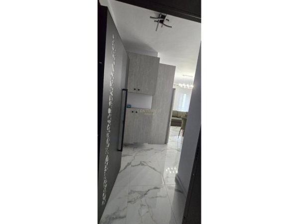 Tirane, jepet me qera apartament 2+1 Kati 3, 83 m² 630 € (Liqeni Thate)