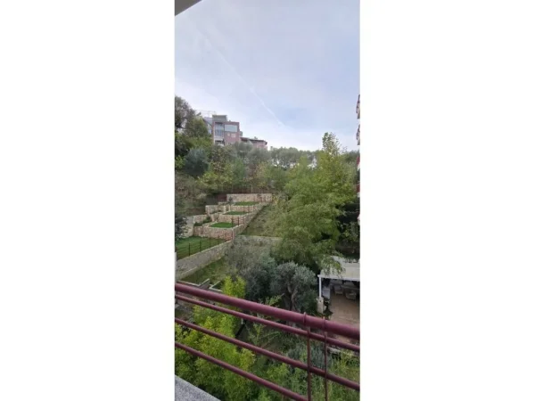 Tirane, jepet me qera apartament 2+1 Kati 3, 83 m² 630 € (Liqeni Thate)