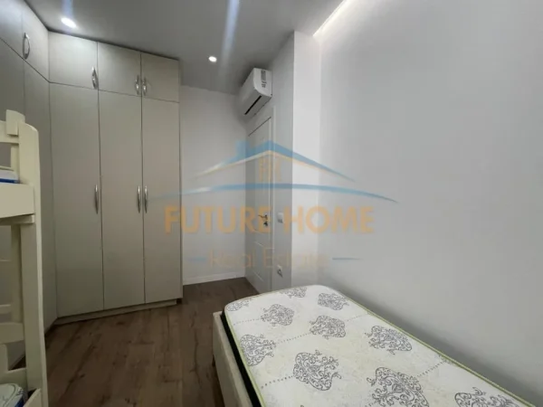 Tirane, shitet apartament 2+1+Ballkon Kati 7, 101 m² 200.000 € (Kinostudio, Tiranë.)