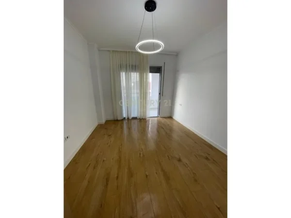 Tirane, shes apartament 2+1 Kati 8, 98 m² 153.000 € (Fabrika e Miellit)