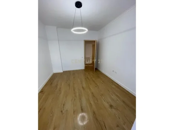 Tirane, shes apartament 2+1 Kati 8, 98 m² 153.000 € (Fabrika e Miellit)