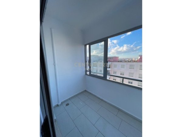 Tirane, shes apartament 2+1 Kati 8, 98 m² 153.000 € (Fabrika e Miellit)