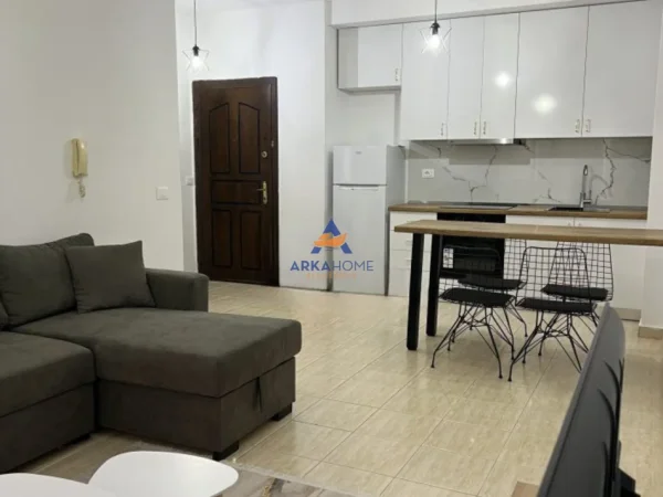 Tirane, jepet me qera apartament duplex 2+1+Ballkon Kati 3, 75 m² 800 € 