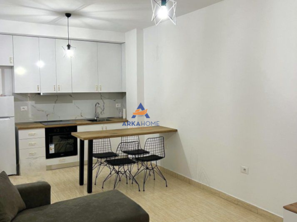 Tirane, jepet me qera apartament duplex 2+1+Ballkon Kati 3, 75 m² 800 € 