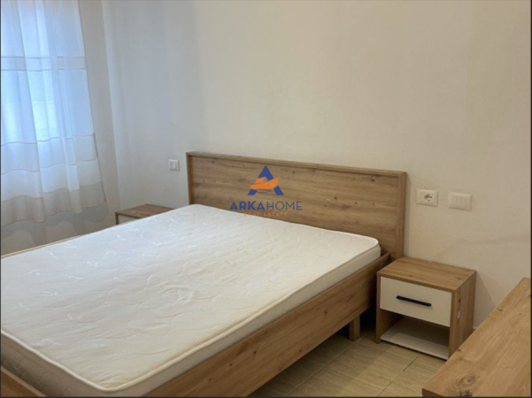 Tirane, jepet me qera apartament duplex 2+1+Ballkon Kati 3, 75 m² 800 € 