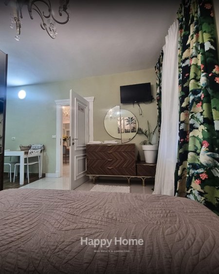 Tirane, shitet apartament , 192 m² 