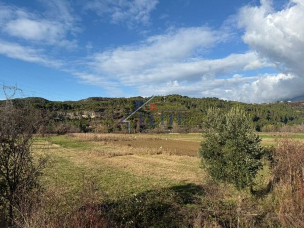 Tirane, shitet toke , 2.800 m² 196.000 € (Ibe e Poshtme)