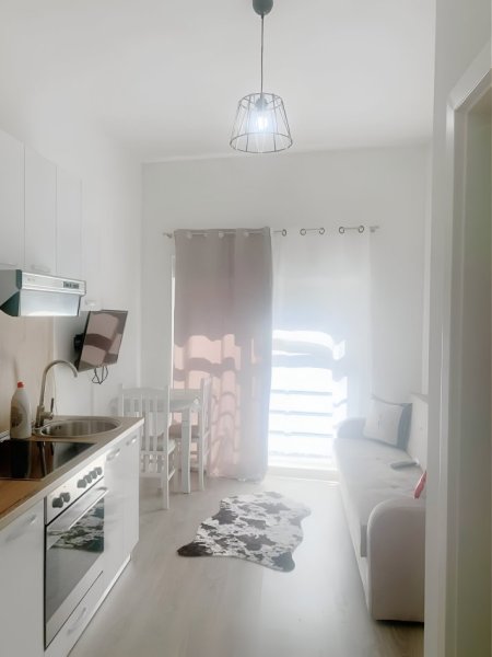 Tirane, jepet me qera apartament 1+1+Ballkon Kati 5, 60 m² 400 € (Ali Demi)