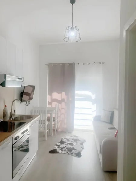 Tirane, jepet me qera apartament 1+1+Ballkon Kati 5, 60 m² 400 € (Ali Demi)