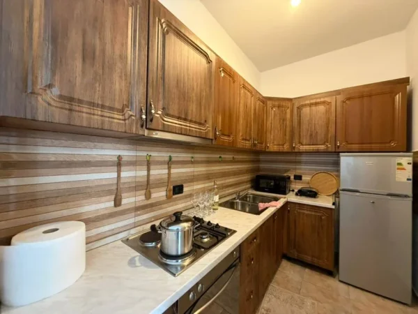 Tirane, jepet me qera apartament 2+1 Kati 6, 80 m² 900 € (pazari i ri)