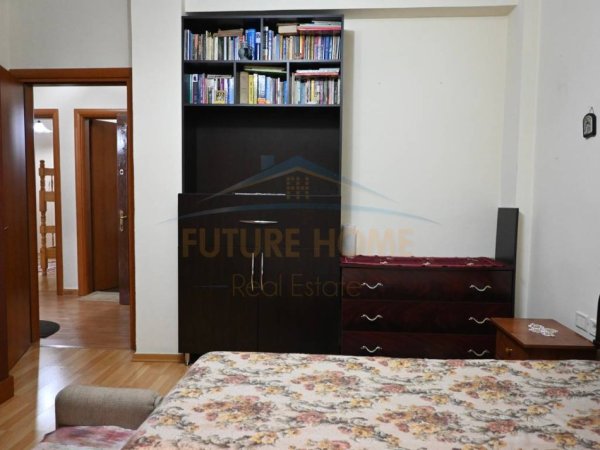 Tirane, jepet me qera apartament 2+1 Kati 3, 105 m² 680 € (rruga e dibres)