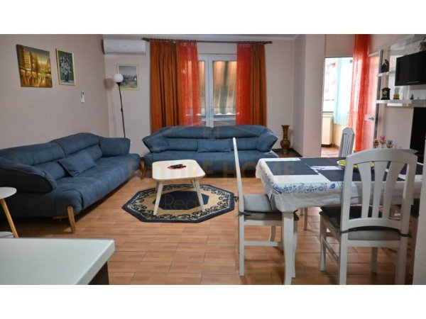 Tirane, jepet me qera apartament 2+1 Kati 3, 105 m² 680 € (rruga e dibres)