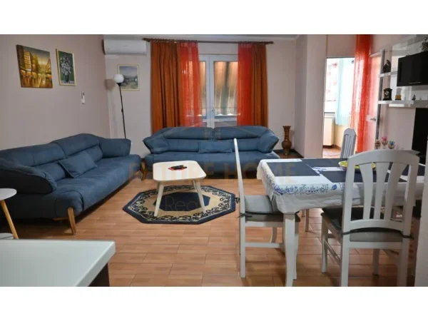Tirane, jepet me qera apartament 2+1 Kati 3, 105 m² 680 € (rruga e dibres)