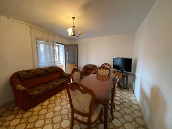 Tirane, jepet me qera apartament 3+1 Kati 3, 113 m² 550 € (Bulevardi Bajram Curri)