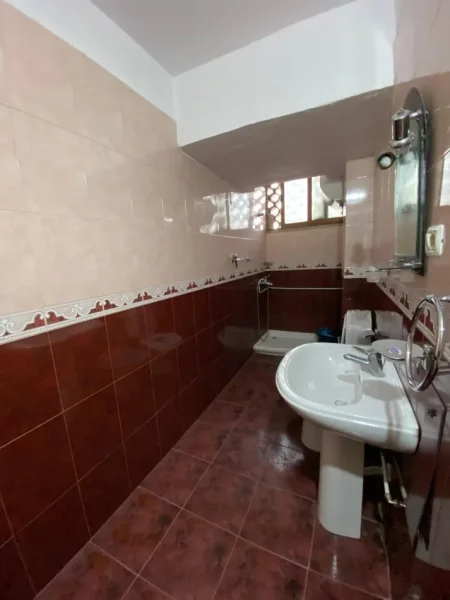 Tirane, jepet me qera apartament 3+1 Kati 3, 113 m² 550 € (Bulevardi Bajram Curri)
