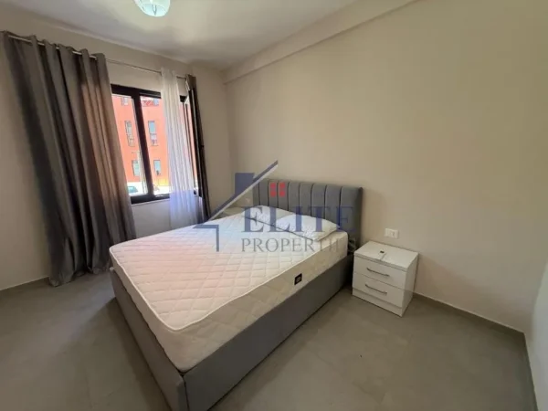 Tirane, jepet me qera apartament 1+1+Ballkon Kati 2, 70 m² 600 € (Kopshti Botaniku)