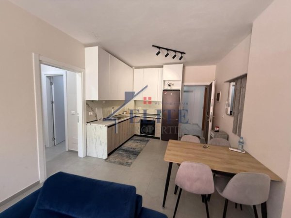 Tirane, jepet me qera apartament 1+1+Ballkon Kati 2, 70 m² 600 € (Kopshti Botaniku)