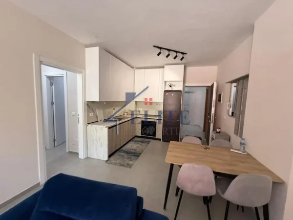 Tirane, jepet me qera apartament 1+1+Ballkon Kati 2, 70 m² 600 € (Kopshti Botaniku)