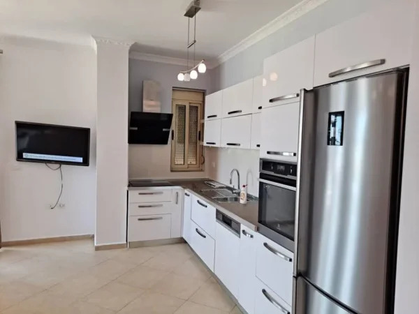 Tirane, shitet apartament 2+1+Ballkon Kati 4, 107 m² 258.120 € (liqeni i thate)