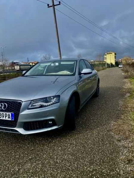 Kavaje, shes makine Audi a4 Benzin, gri metalizato automatik Klima 19.000 km 6.200 €