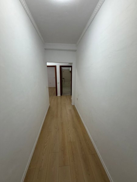 Tirane, shitet apartament 1+1 Kati 3, 91.000 € 