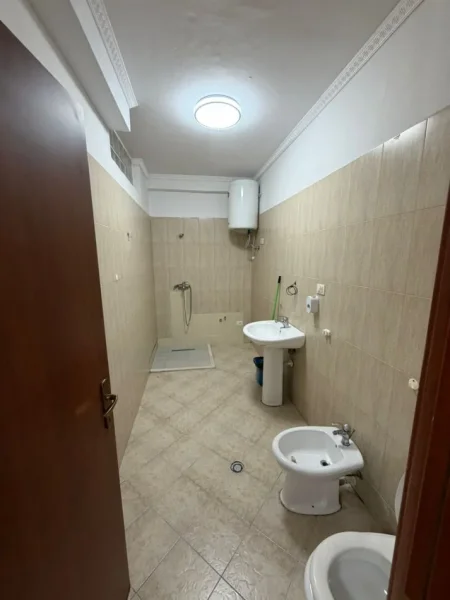 Tirane, shitet apartament 1+1 Kati 3, 91.000 € 